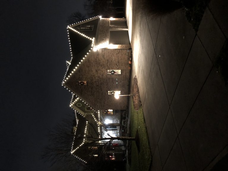 Tips how to install Christmas Lights Like a Pro this Holiday Season